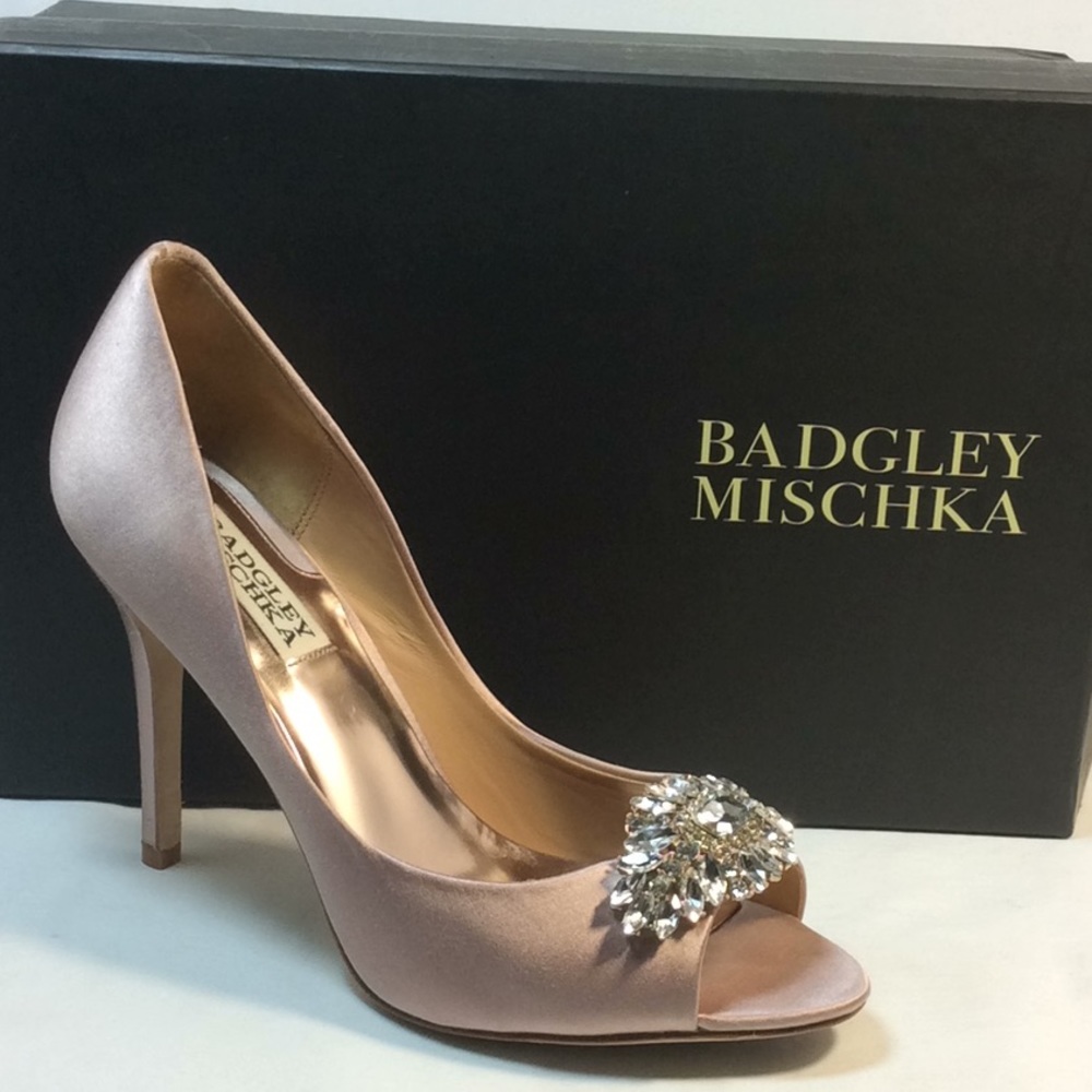 Bradgley Mischka women peep toe blush satin Sz. 7